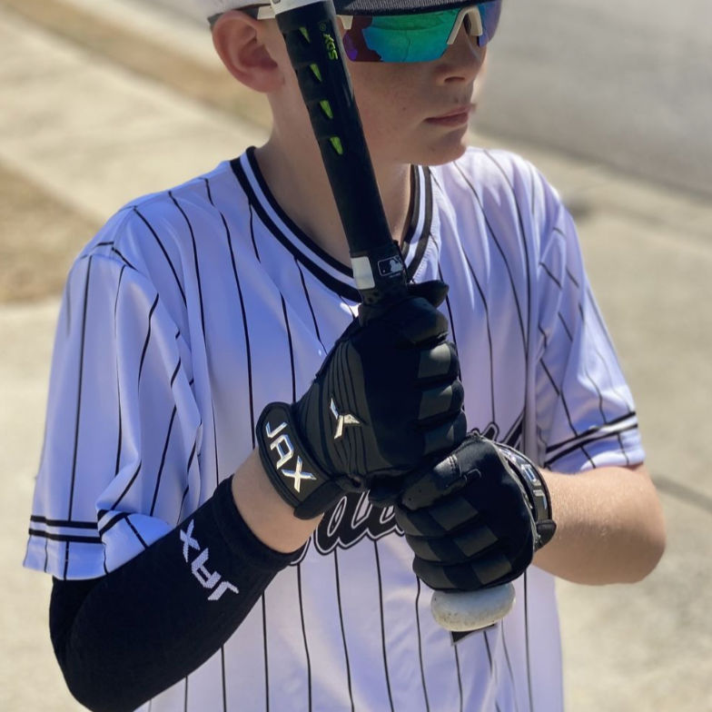 Collection of Jax Restore Recovery Premium Arm Sleeve - Black in a gallery layout